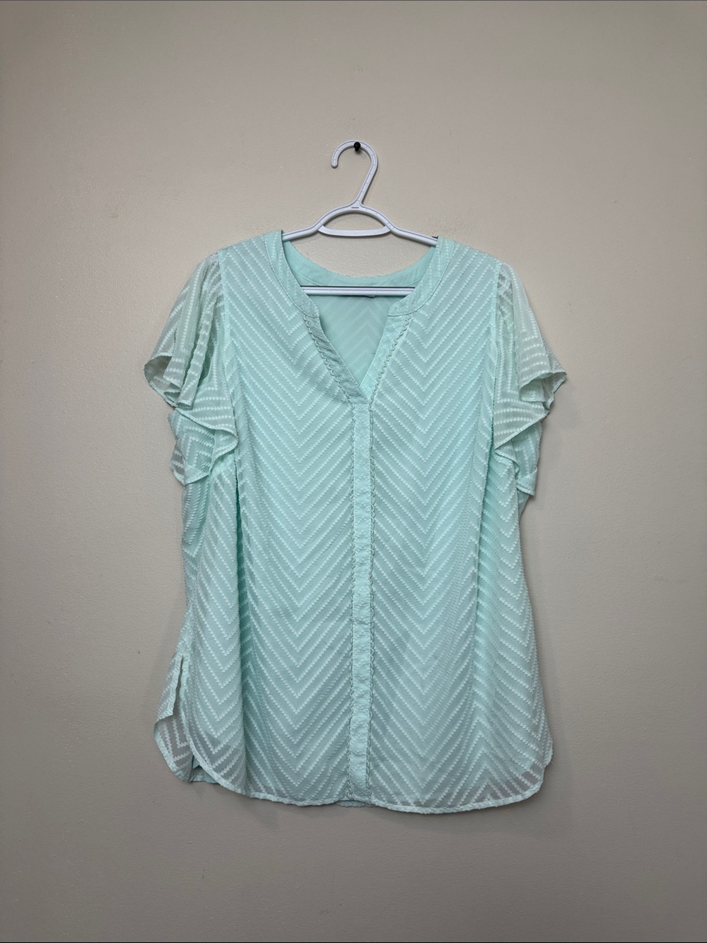 Isaac Mizrahi Mint Chevron V-Neck Ruffle Sleeve Blouse size M